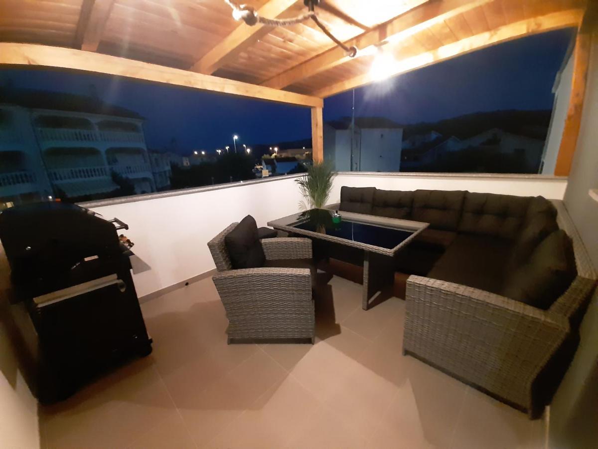 Apartman Mate Lopar Exterior photo