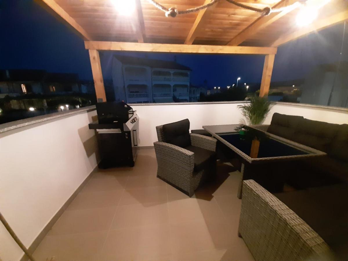 Apartman Mate Lopar Exterior photo